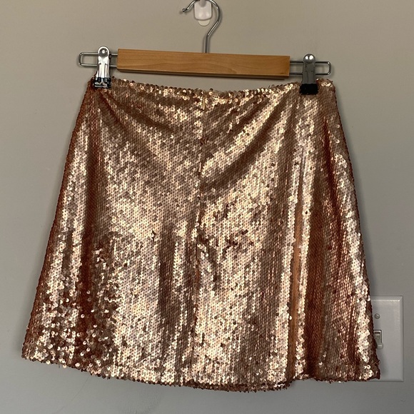 MOTEL Pink Split Sequin Mini Skirt - Picture 3 of 5